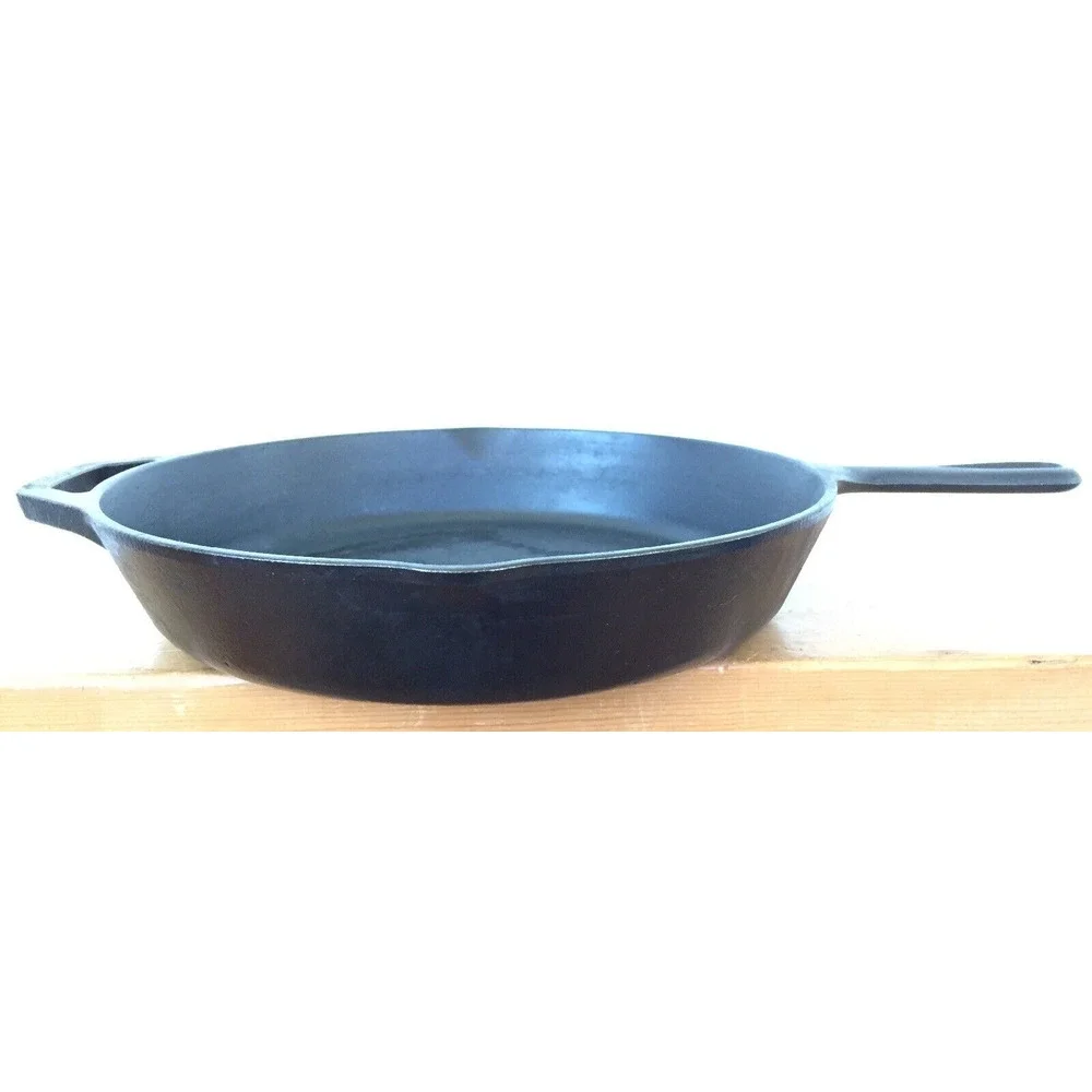 Vtg Lodge 10SK USA Cast Iron Round Corn Bread Skillet #10 Double Pour Spout 12